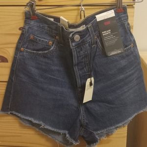 NWT Levi's ribcage shorts